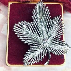 Vintage 60s Sarah Coventry Silver Tone Maple Leaf Brooch